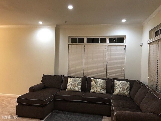 Building Photo - 2 br, 2 bath Condo - 5544 Auth Way 295