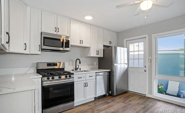 Building Photo - 4725 Iroquois Ave