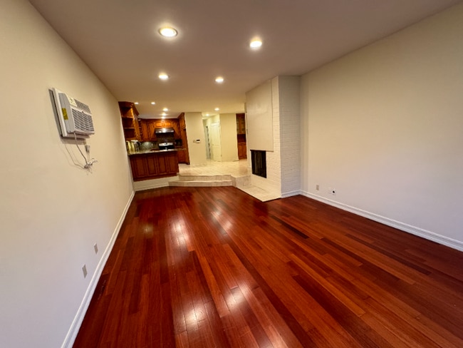 Building Photo - 1937 Pelham Ave