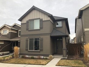 Building Photo - 20793 NE Sierra Dr