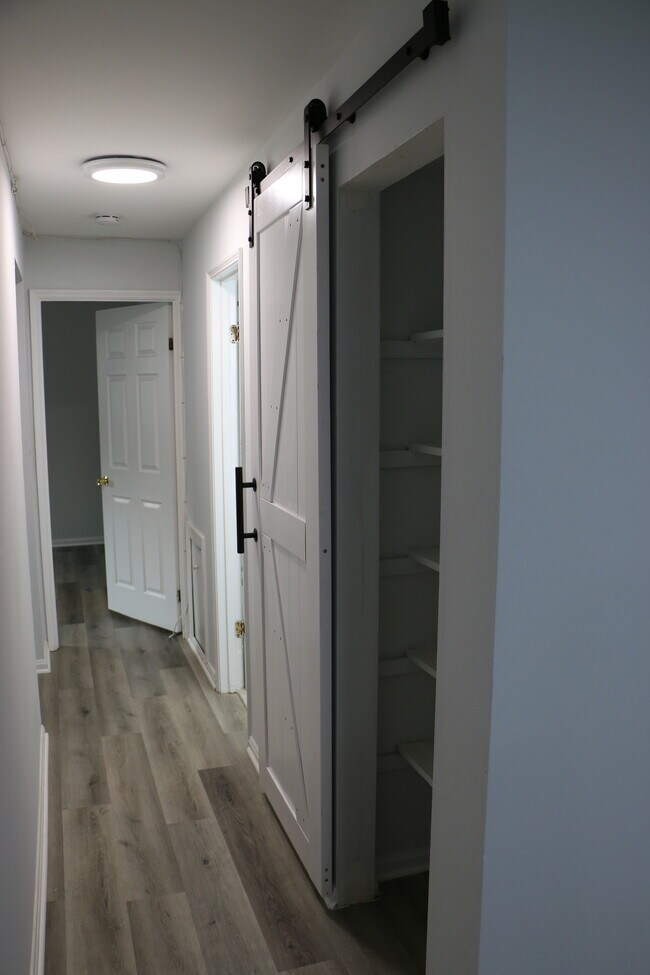 Foto del edificio - 5933 Quantrell Ave