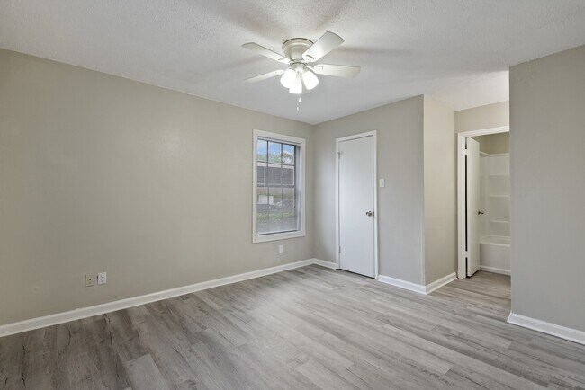 Foto del edificio - 2750 Holly Hall St