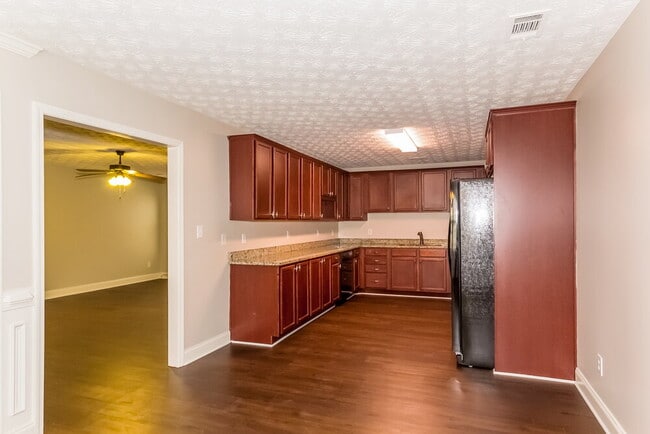 Building Photo - 117 Daisy Cir