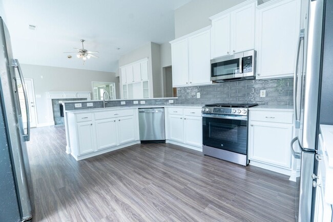 Foto del edificio - 3105 Whispering Pine Blvd