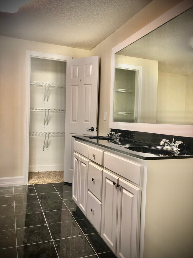 Building Photo - 1185 Johnson Rd