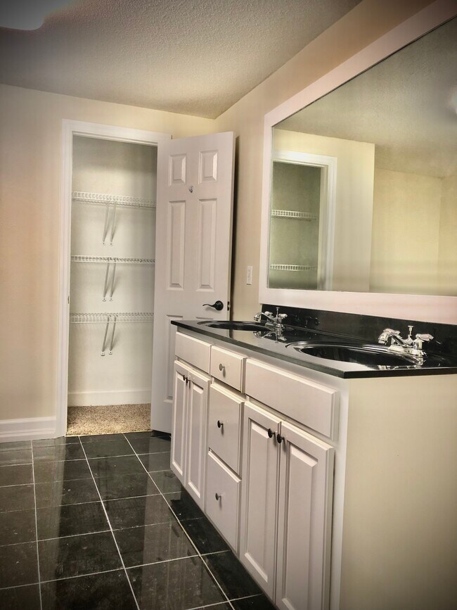 Foto del edificio - 1185 Johnson Rd