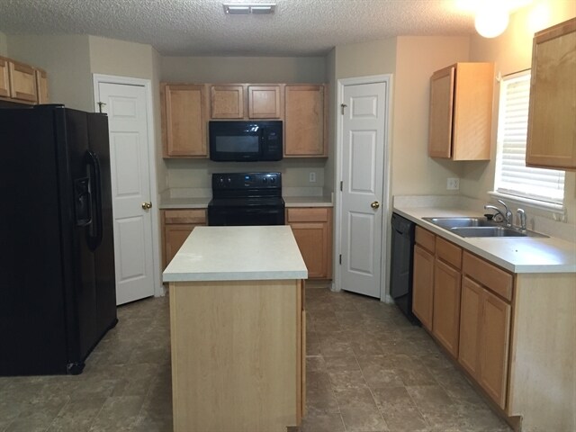 Foto del edificio - 4195 Woodley Creek Rd