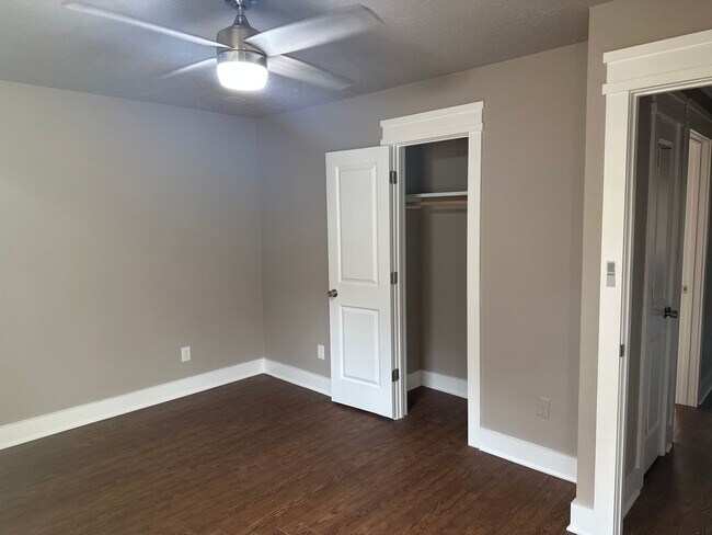 Building Photo - Country Ranch Style Home with attached Gar...
