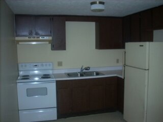 kitchen - 504 Shenandoah Dr