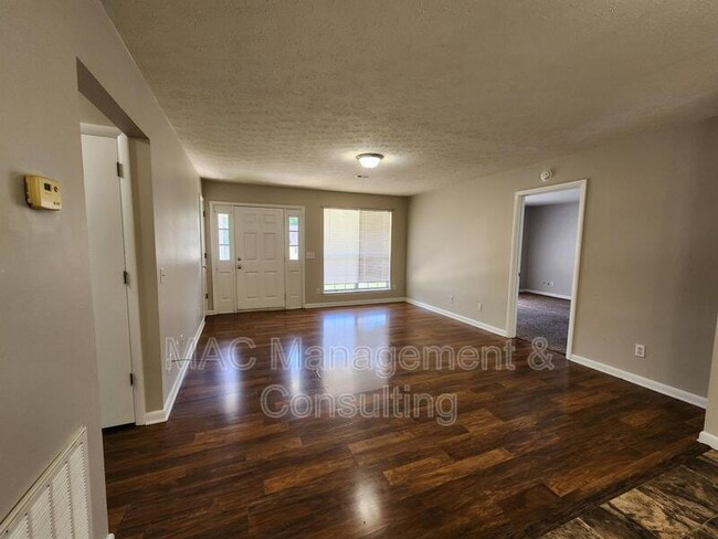 Building Photo - 1600 Garden Ln