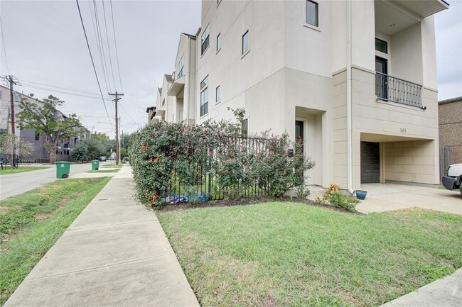 Building Photo - 1613 Bonner St