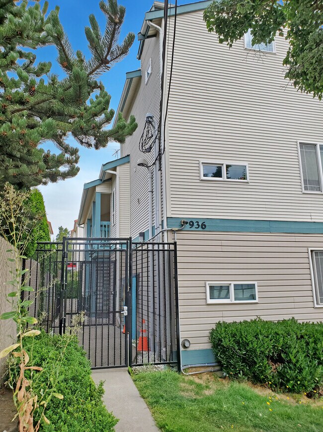 Entrada del edificio - 936 N 85th St