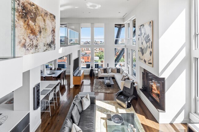Building Photo - 360 Newbury St