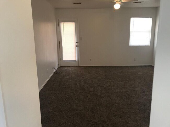 Building Photo - Adorable home in Northern Meadows