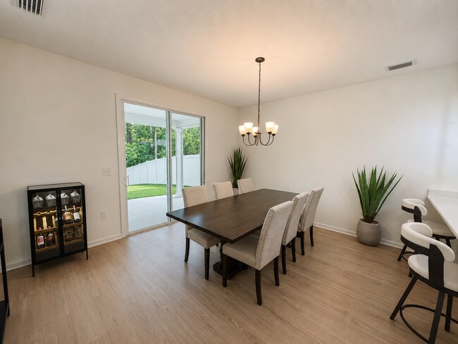 Foto del edificio - Spacious 5-Bedroom Home in Desirable Wells Creek
