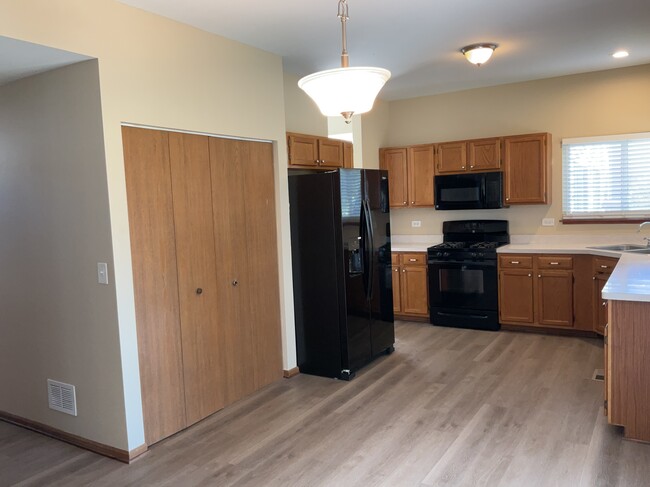 Building Photo - 850 Chelsea Ct