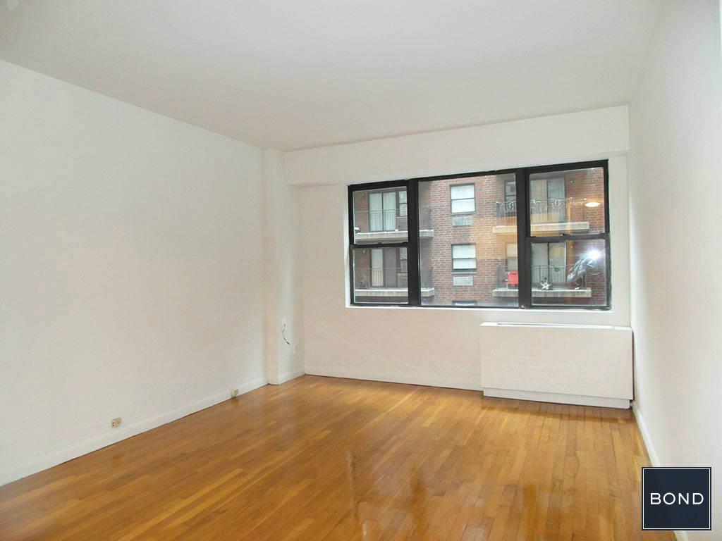 Primary Photo - 225 E 85th St