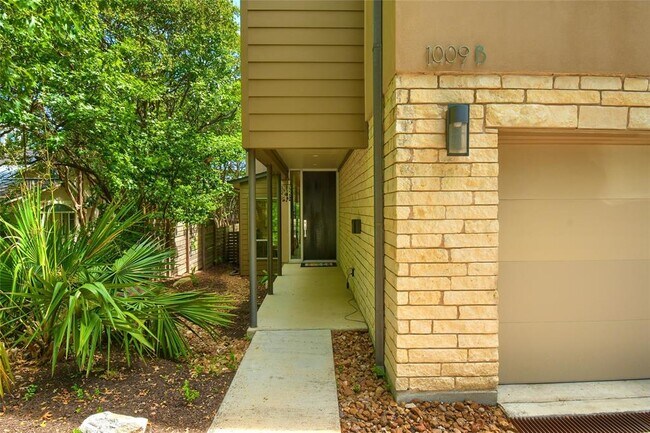 Foto del edificio - 1009 E Riverside Dr