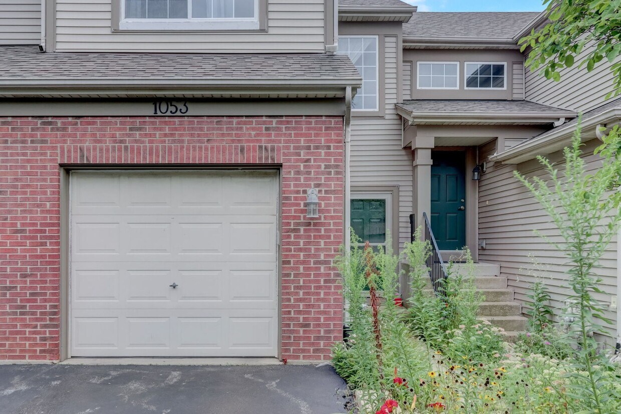1053 Parkhill Cir Unit 1053, Aurora, IL 60502 Condo for Rent in