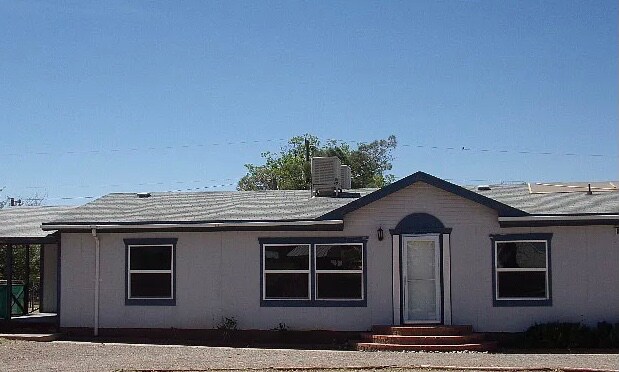 Primary Photo - 611 Willow Ln