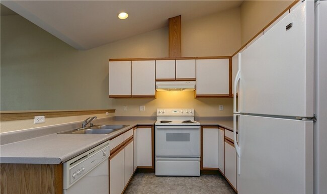 Building Photo - Spacious 4-Bedroom Duplex for Rent!