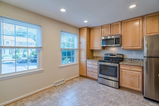 Foto del edificio - Location is Everything With This 3 Bedroom...
