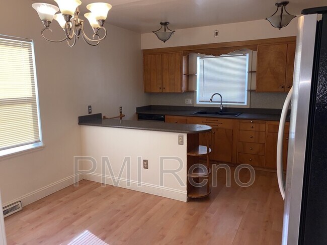 Foto del edificio - 31 Raymond Dr