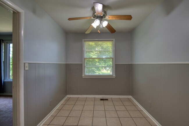 Building Photo - 1019 Norcross Dr