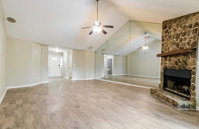 Building Photo - 1576 Canberra Dr