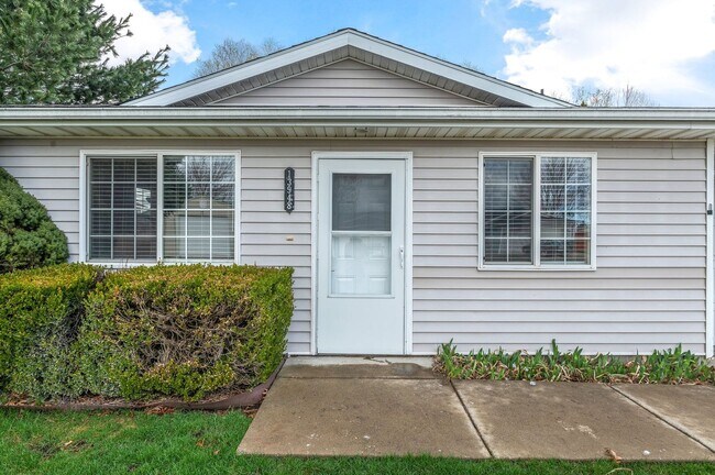 Foto del edificio - New Remodel 3 bed 2 bath rancher with 2 ca...