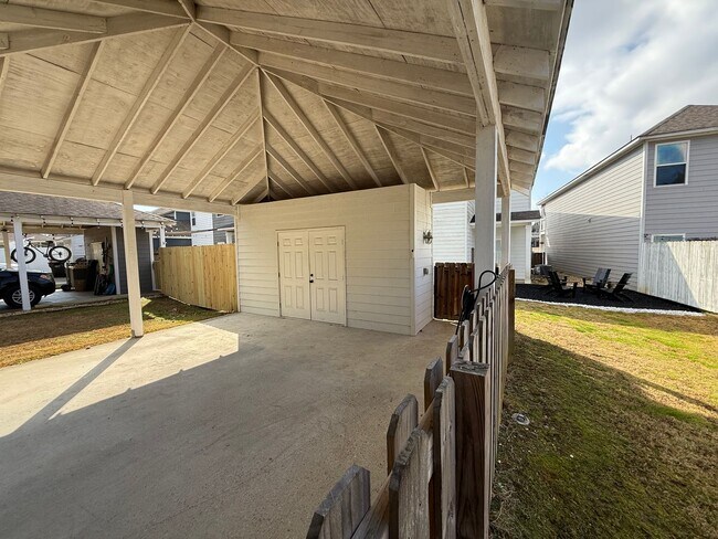 Foto del edificio - ** 4 Bed 2.5 Bath located in Pike Road ** Call 334-366-9198 to schedule a self-tour