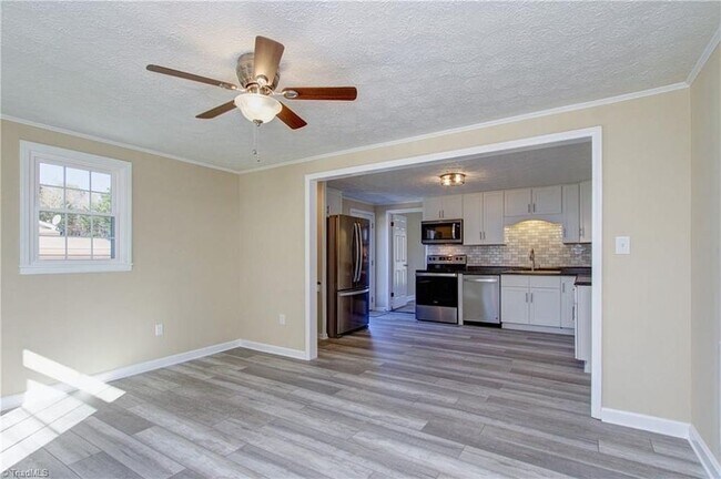 Foto del edificio - 8214 Spotswood Rd, Summerfield, NC 27358