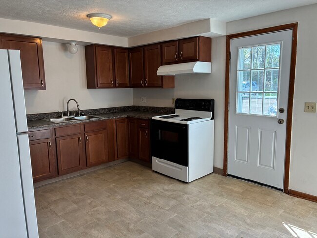 Foto del edificio - 7704 Hills and Dales Rd NW