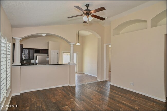 Foto del edificio - 2224 Honour Point Pl