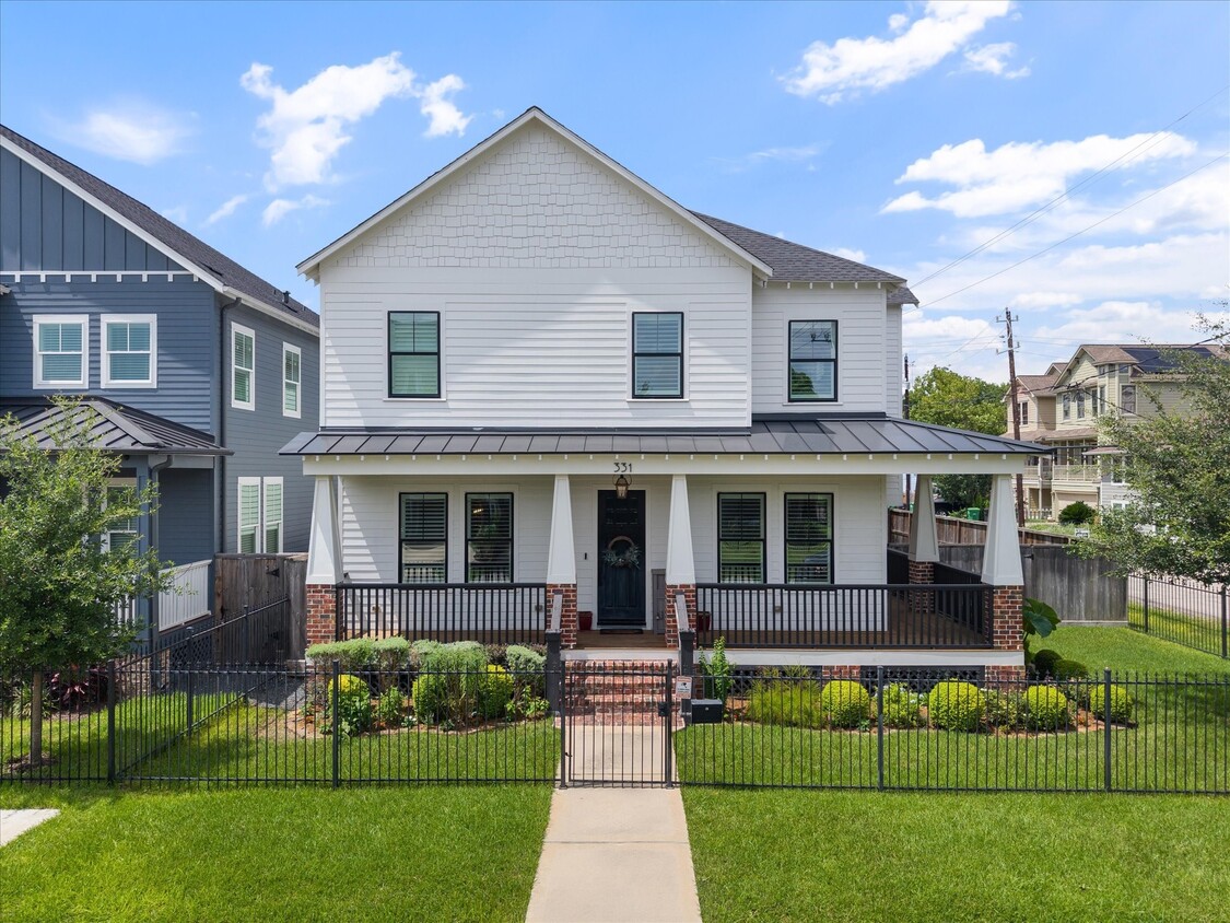 Primary Photo - 331 E 26th St