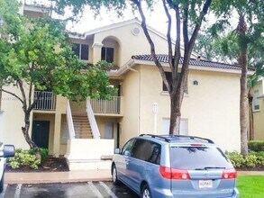 Building Photo - 3204 Glenmoor Dr