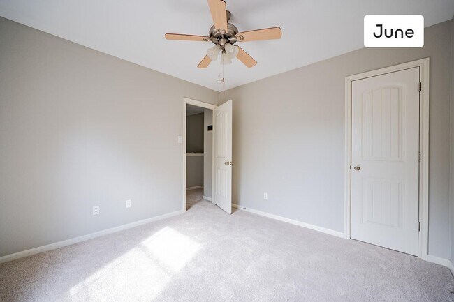 Building Photo - ROOM ONLY in 4-bed/3.0-bath Home