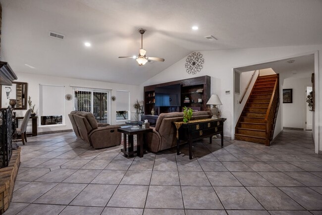 Building Photo - 127 Sagewood Dr