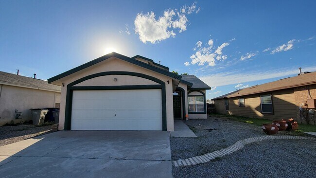 Foto del edificio - Cozy 3 bedroom 2 bath home in West El Paso!