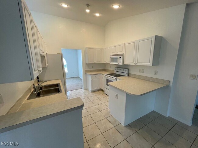 Foto del edificio - 1601 Flora Ave S