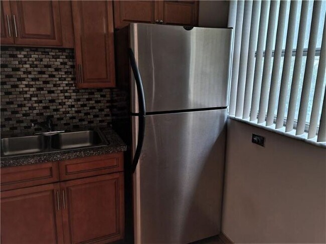 Building Photo - 3930 Crystal Lake Dr