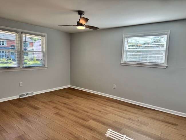 Bedroom 1 - 536 Kalmia St