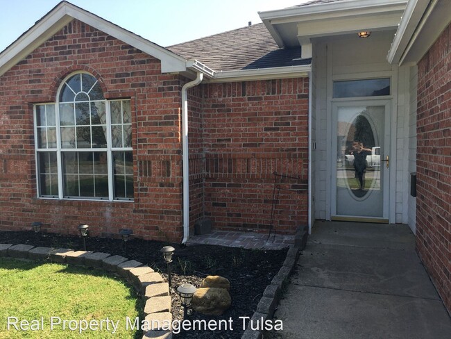 Building Photo - 3 br, 2 bath House - 10222 E 98th Sth N
