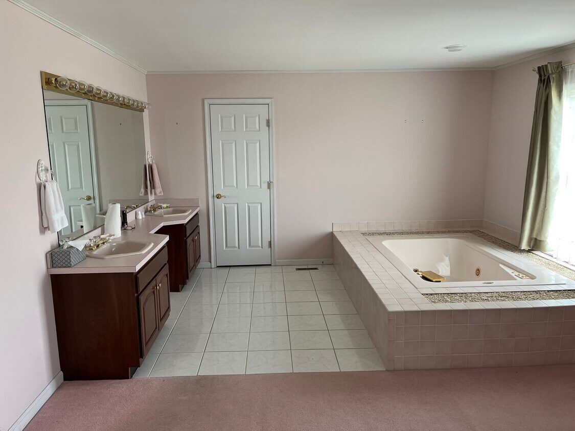Foto principal - 1281 Stony Hill Rd