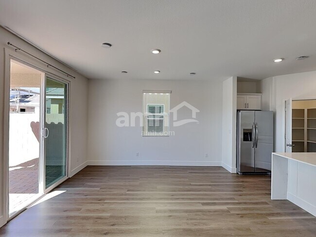 Foto del edificio - 5863 Vaes Dothrak St