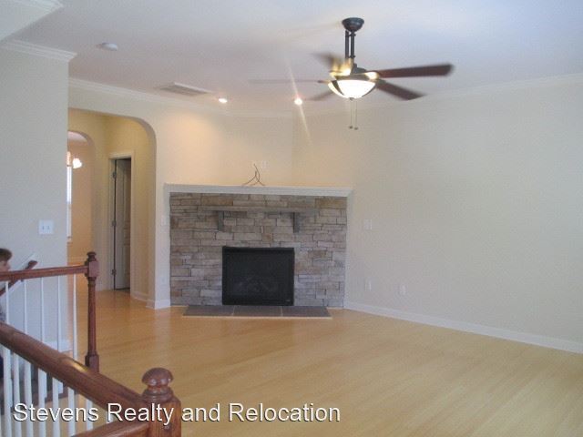 Foto del edificio - 3 br, 3.5 bath House - 8044 Sycamore Hill ...