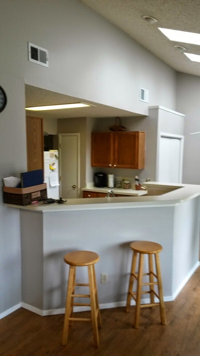 Building Photo - 3402 Meadowview Dr