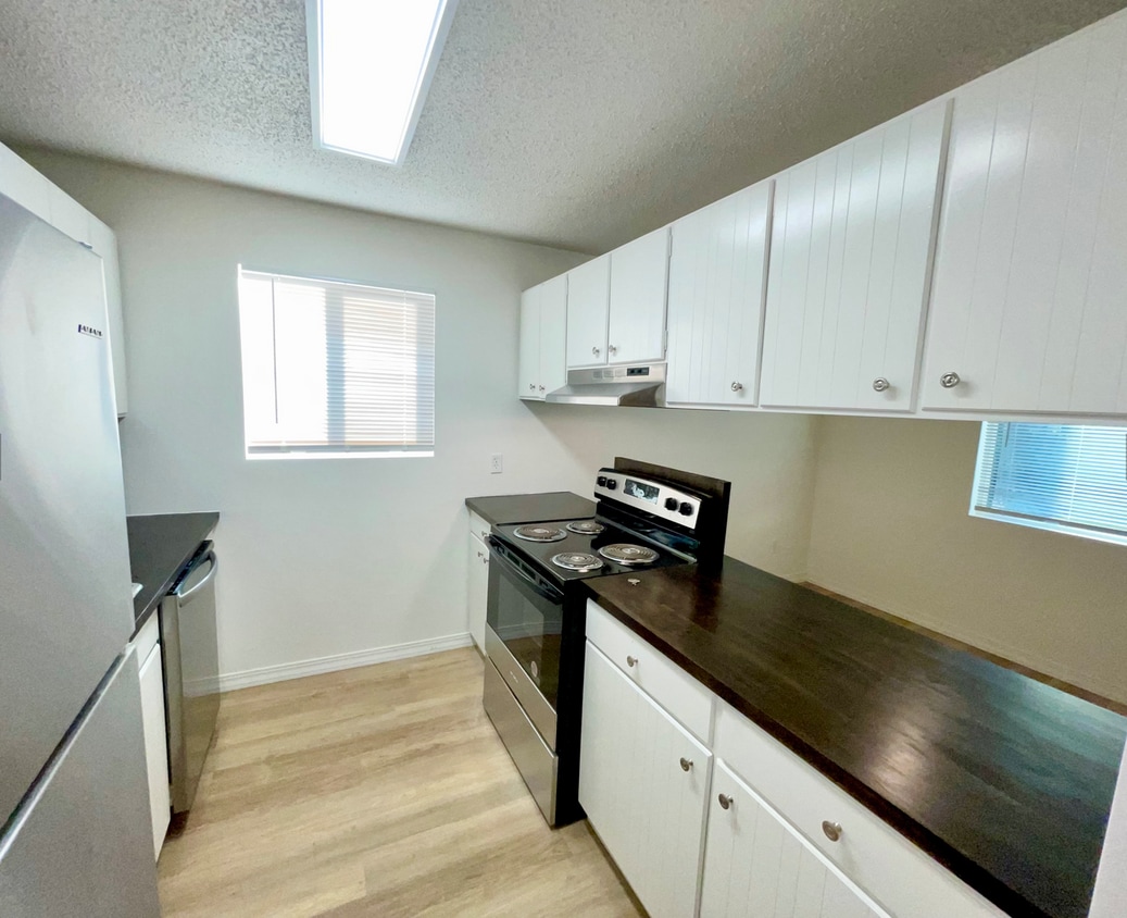 Foto principal - DESIRABLE MILLWOOD NEIGHBORHOOD ON TREE LI...