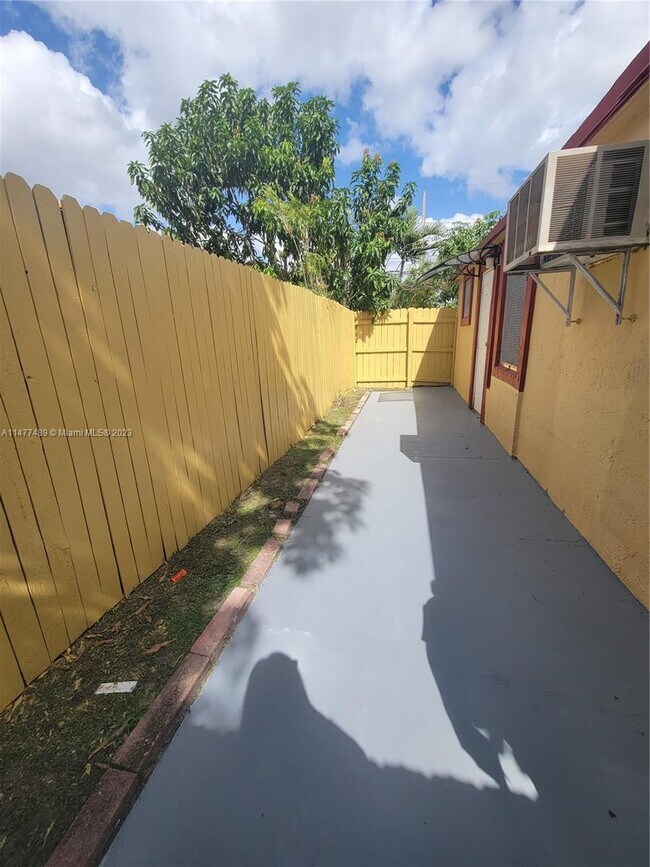 Foto del edificio - 7181 SW 13th St