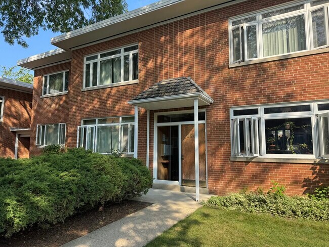 Foto del edificio - 606 Green Bay Rd
